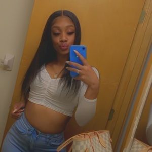 Meet your Posher, Tay